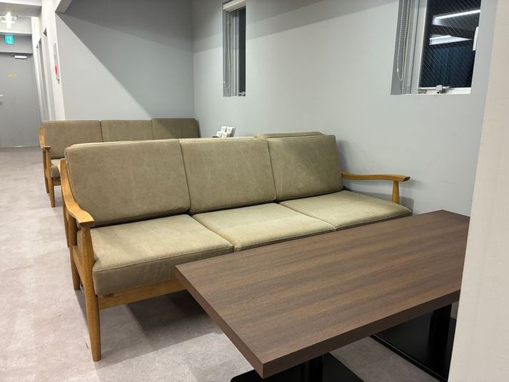 西新宿エリア4名向けソファ席 - BasisPoint 西新宿店