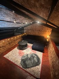 4人掛けソファでゆったり快適にお過ごしください♪ - Secret base SIAMの室内の写真