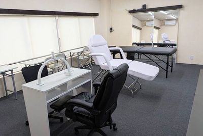 楽々レンタルスタジオ 姫路店 楽々レンタルスタジオ姫路店5階｜レンタルサロンの室内の写真