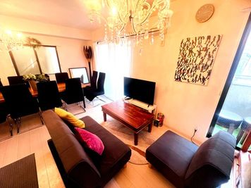 ソファ席 - ASOBIBA南森町 パーティスペース🌈ASOBIBA南森町の室内の写真