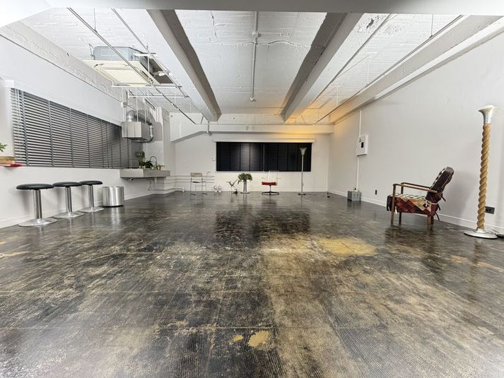 白壁背景のシンプルな撮影から、キッチン、ヴィンテージ什器を使って幅広い撮影が可能。 - studio TABLET hotel.NISHIAZABU studio TABLET hotel. NISHIAZABUの室内の写真