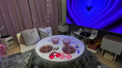 大型75インチTVでホワイトデーを楽しもう🎬 - Sunriseグランデール名古屋 Sunriseグランデール名古屋2号店の室内の写真