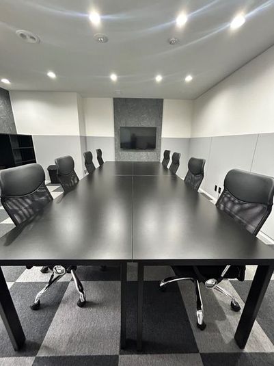 ミーティングルーム5F - カタオカビル貸し会議室