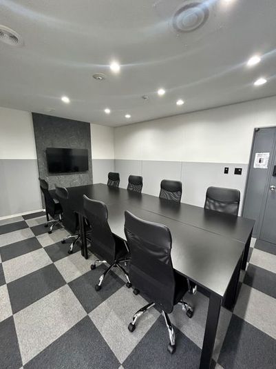 ミーティングルーム5F - カタオカビル貸し会議室