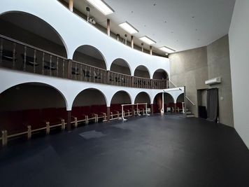 ダンスホール - 桜山バレエスタジオの室内の写真