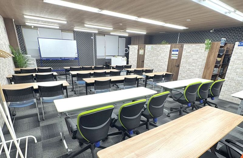 ＜最大38名着席 会議室＞レイアウト自由なスペース - ReLimpa神戸元町