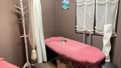 【新宿三丁目駅徒歩30秒！】ベッド２台使用もOK！エステ、整体、マッサージ、まつげ、練習会等にご利用頂けます。ペアルーム可能 - Pearl HINA