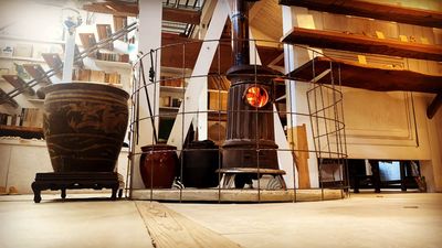 冬は薪ストーブで暖をとっていおります。昔ながらの優しい暖かさを体験できます。 - カソウ空間 【彦根・多賀】古民家一棟丸ごと貸切！会議・撮影・教室拠点・推し活の室内の写真