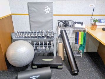 器具類 - レンタルジム All day gym世田谷 三軒茶屋店 【三軒茶屋駅南口7分の新規店舗】フリーウエイト充実のレンタルジムの室内の写真