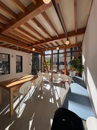 通常のレイアウト　昼頃から日の光が差し込みます - i Baseの室内の写真