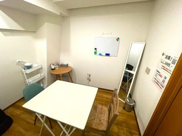 スタジオディライツ　青葉台 青葉台駅3分　24時間いつでも利用できる会議室の室内の写真