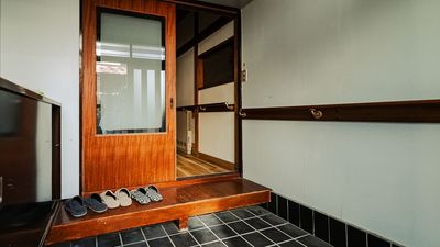 玄関：ゆとりのある広さで玄関シーンの撮影も◎ - BR STUDIO NISHIKOYAMA~kominka~ BR STUDIO SENZOKU〜kominka〜の室内の写真