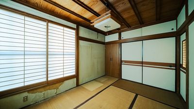 1階和室(5畳)：薄暗い雰囲気の和室。ホラーやサスペンスシーンにピッタリ。 - BR STUDIO NISHIKOYAMA~kominka~ BR STUDIO SENZOKU〜kominka〜の室内の写真
