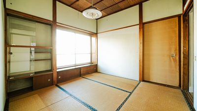 2階和室(4.5畳)：昭和感を彷彿とさせる和室 - BR STUDIO NISHIKOYAMA~kominka~ BR STUDIO SENZOKU〜kominka〜の室内の写真