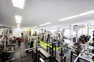 【2階フィットネスジム】
・ビジター利用〇
・パーソナル利用〇 - R’s FITNESS新神戸店 レンタルジム・レンタルスペースの室内の写真