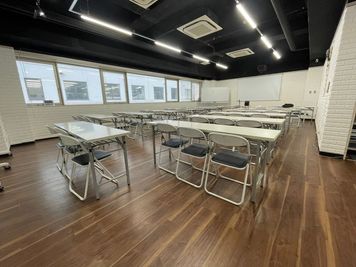 50人位の会議に最適 - THビル2階Aルーム 多目的スペース（会議室、セミナールーム、ダンススタジオ）の室内の写真