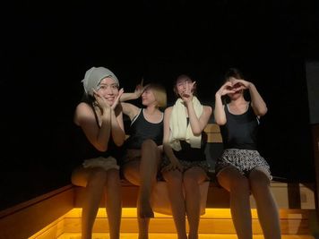 オプションでサウナも利用可◎男女10名まで利用できるプライベートサウナです。 - 季ららYokohama 【関内3分】サウナ🌿プロジェクタ🎬飲み会🍻女子会💗デートの室内の写真
