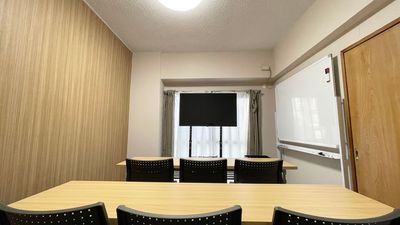 会議スペース(レイアウト変更可能、塾やセミナー、自習室にご利用いただけます) - 和館スペース 名駅店 貸し会議室の室内の写真