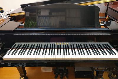 YAMAHA C3AE(ヤマハグランドピアノ製造100周年モデル)※自動演奏機能付 - 渋谷音楽教室｜ピアノ・エレクトーンのレンタル練習室（山形市） 【音楽教室管理】ピアノ練習室｜少人数で集中したい方へ(山形市)の設備の写真
