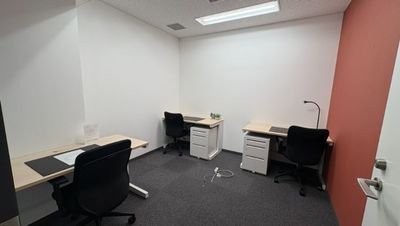 Regus オフィススペース（個室）｜落ち着いた環境で使える独立型ワークスペース - リージャス会議室 福岡天神スカイホール