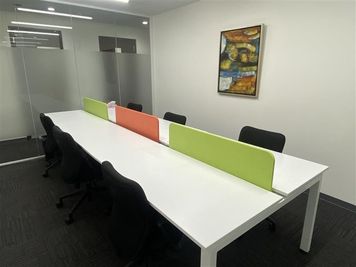 Regus コワーキングデスク｜信頼ある環境で使える開放的なワークスペース - リージャス会議室 ホークシティ那覇