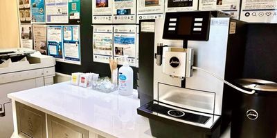 リージャス会議室 ホークシティ那覇 コワーキングデスクの室内の写真