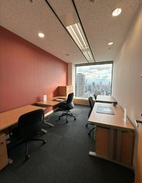 Regus オフィススペース（個室）｜落ち着いた環境で使える独立型ワークスペース - リージャス会議室 大阪国際ビルディング