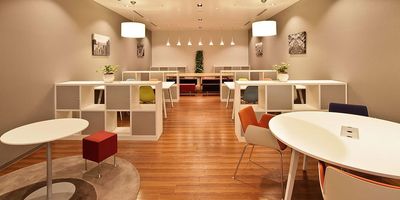 リージャス会議室 新大阪阪急ビル コワーキングデスクの室内の写真