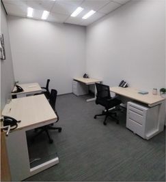 Regus コワーキングデスク|信頼ある環境で使える開放的なワークスペース - リージャス会議室 新大阪阪急ビル