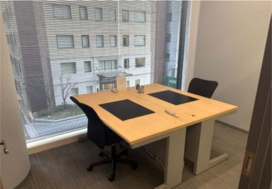 Regus オフィススペース(個室)|落ち着いた環境で使える独立型ワークスペース - リージャス会議室 新大阪阪急ビル