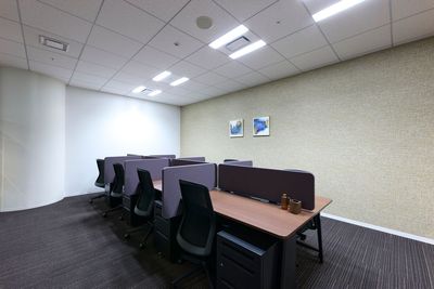 ドリンク付☕️｜Regus コワーキングデスク｜信頼ある環境で使える開放的なワークスペース - リージャス会議室 Signature大阪ダイビル本館