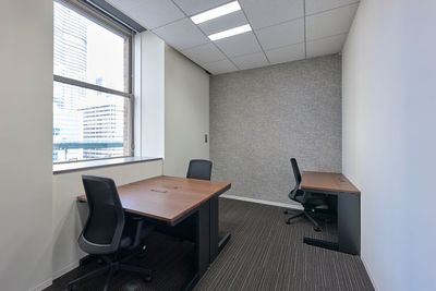 Regus オフィススペース(個室)|落ち着いた環境で使える独立型ワークスペース - リージャス会議室 Signature大阪ダイビル本館