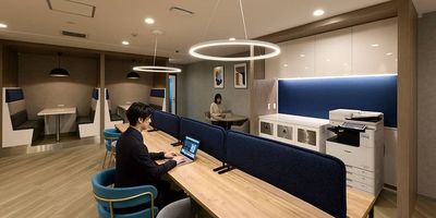 リージャス会議室 新大阪南 コワーキングデスクの室内の写真