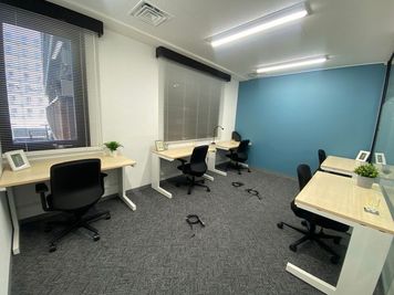 Regus コワーキングデスク|信頼ある環境で使える開放的なワークスペース - リージャス会議室 新大阪南