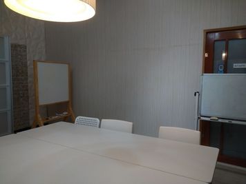 B室セット - レンタルスペース夕顔瀬 【新設】2階A・B・C・J室。駐車場最大５台無料の室内の写真