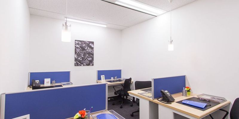 リージャス会議室 福岡天神南 コワーキングデスクの室内の写真