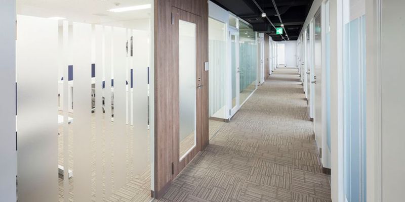 コワーキングデスク - リージャス会議室 札幌大通