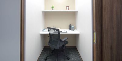 Regus オフィススペース（個室）｜落ち着いた環境で使える独立型ワークスペース - リージャス会議室 仙台花京院
