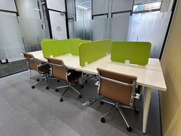 Regus コワーキングデスク｜信頼ある環境で使える開放的なワークスペース - リージャス会議室 大分駅北口