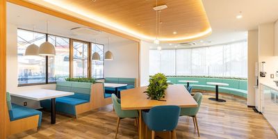 リージャス会議室 浜松駅北口 コワーキングデスクの室内の写真