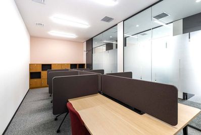 Regus コワーキングデスク｜信頼ある環境で使える開放的なワークスペース - リージャス会議室 山形駅前