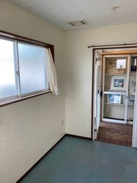 MIDDLE BAY COURT MIDDLE BAY COURT　1F C　シンプルな個室の室内の写真