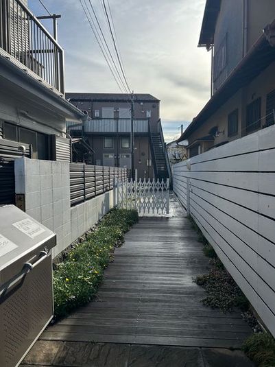 鎌倉駅徒歩5分｜プロ仕様ベッド完備の隠れ家整体サロンREBORN - 整体院REBORN -リボーン-