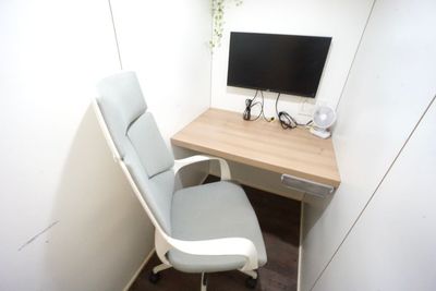 ＜BIZ DESK 笹塚駅前No.2＞土日祝日がお得🌟完全個室ブース🚪光回線Wi-Fi📶ナノイー発生機✨テレワーク/作業 - 【BIZ DESK 笹塚駅前】