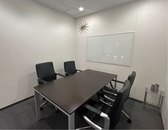 Regus 会議室｜落ち着いたビジネス空間 - リージャス会議室 オープンオフィス赤坂見附