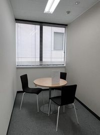 Regus 会議室｜高速Wi-Fi完備の落ち着いたビジネス空間 - リージャス会議室 オープンオフィス渋谷神南