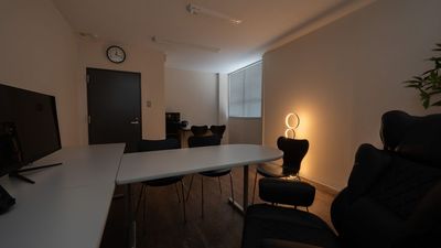 間接照明で静かに過ごしていただけます - 【開店割引中】 天満橋駅 貸会議室・ワークスペース HISUI  3/15迄 開店割引中 貸会議室・ワークスペース 「HISUI」の室内の写真