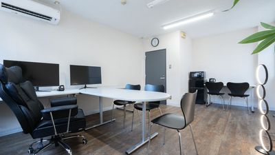 少人数での画面を共有しながらのリモート会議などにもご利用いただけます。 - 【開店割引中】 天満橋駅 貸会議室・ワークスペース HISUI  3/15迄 開店割引中 貸会議室・ワークスペース 「HISUI」の室内の写真