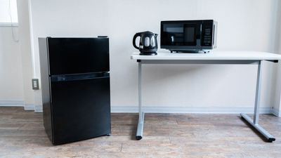 冷凍・冷蔵庫、電気ケトル、電子レンジ - 【開店割引中】 天満橋駅 貸会議室・ワークスペース HISUI  3/15迄 開店割引中 貸会議室・ワークスペース 「HISUI」の室内の写真