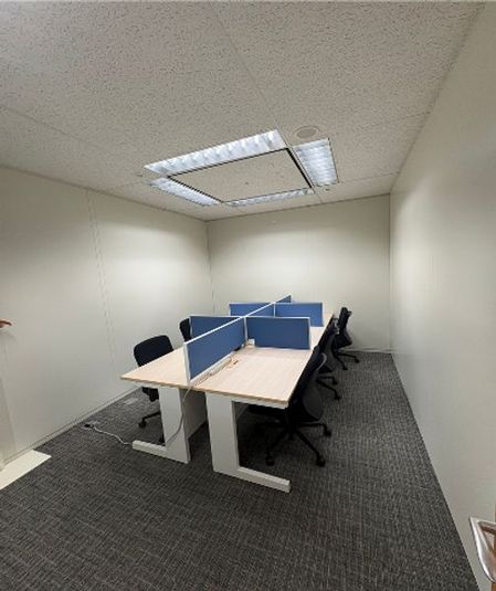 リージャス会議室 大手町ファーストスクエア コワーキングデスクの室内の写真